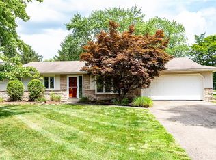 15595 Pinewood Dr, Strongsville, OH