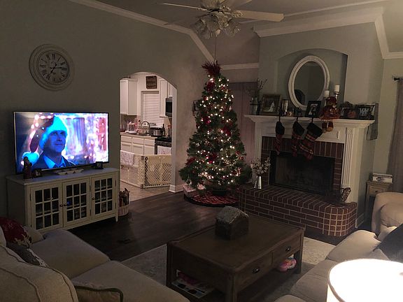 3rd image of 308 Gaston Ln