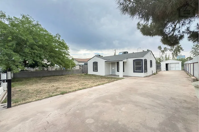 2517 E Culver St