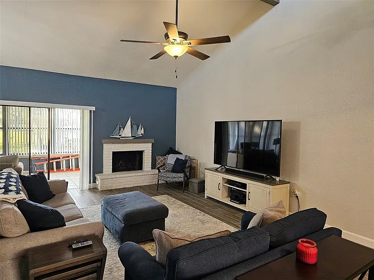 4522 La Jolla Dr — Photo 7