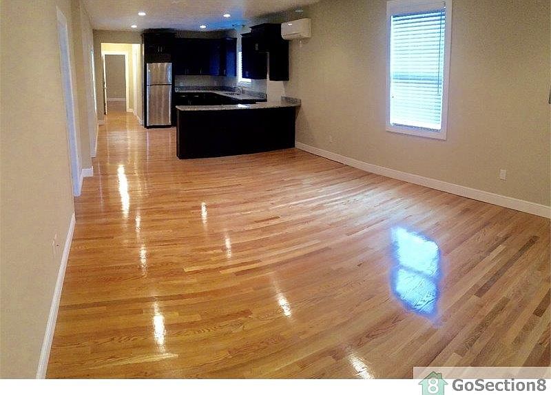 2nd image of 552 Lincoln Ave #2B