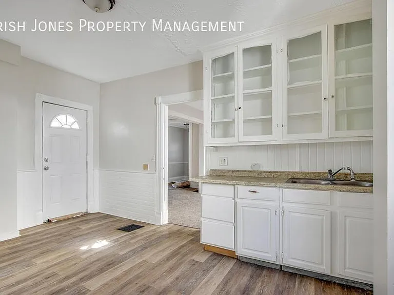 222 W Ferry St — Photo 2