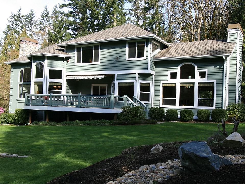 Gorgeous home on acreage!