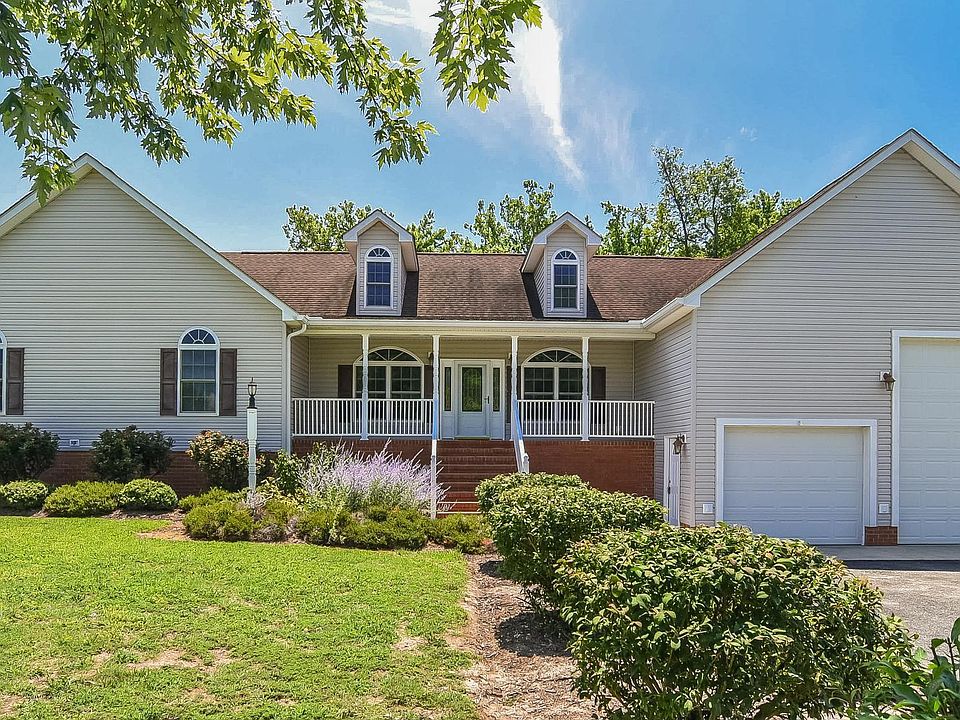 1st image of 112 Essex Pl