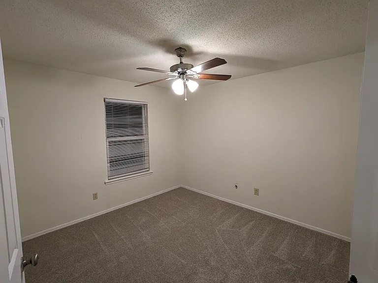 2437 N Brophy Ave #4 — Photo 8