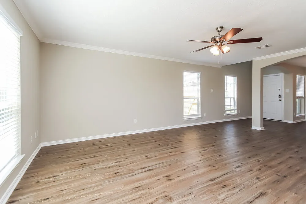 3 bed, 2.5 bath, 2086 sqft, $2,065 — Photo 4