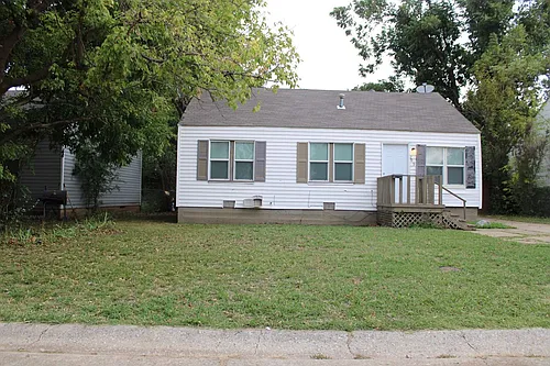 209 W Douglas Dr Photo 1
