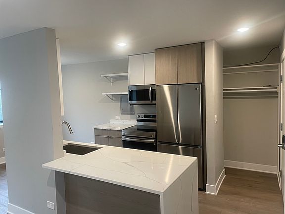 2nd image of 1535 N Wieland St #3-D