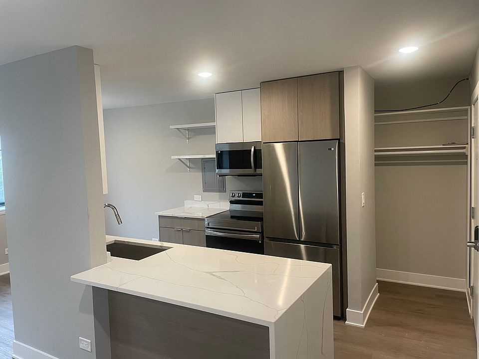 1st image of 1535 N Wieland St #3E