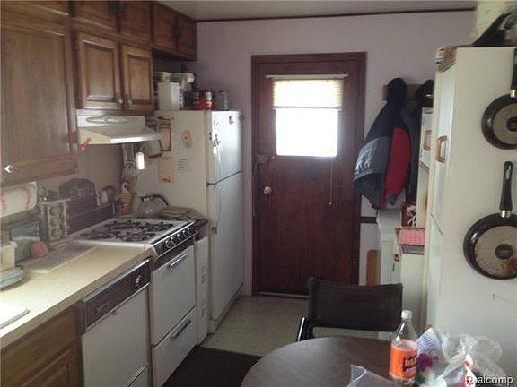 5th image of 18959 Deering St