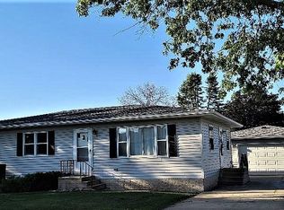 401 Cross St SE, Blairstown, IA 52209