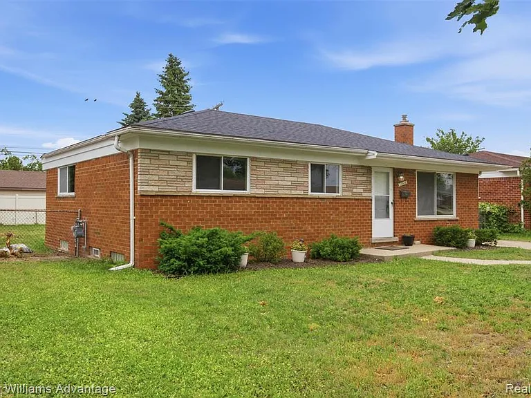 25506 Virginia Dr — Photo 3