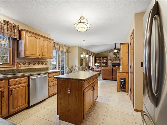 3rd image of 1209 Hanson Dr