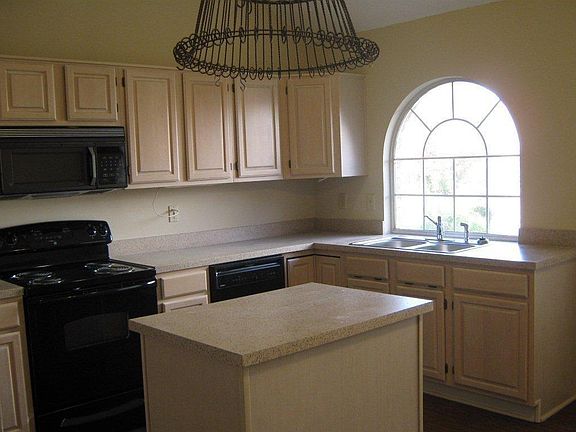 4th image of 1907 Mill Pond Dr