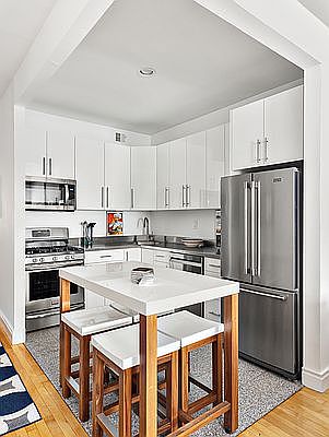 3rd image of 203 E 7th St APT 3