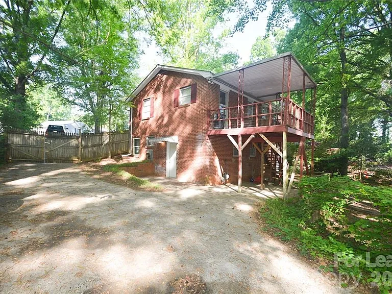 2143 Finchley Dr — Photo 7