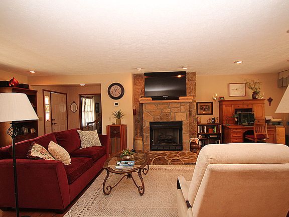 5th image of 160 Brokenwood Ln