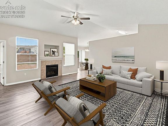 3rd image of 1115 Legend Oak Dr