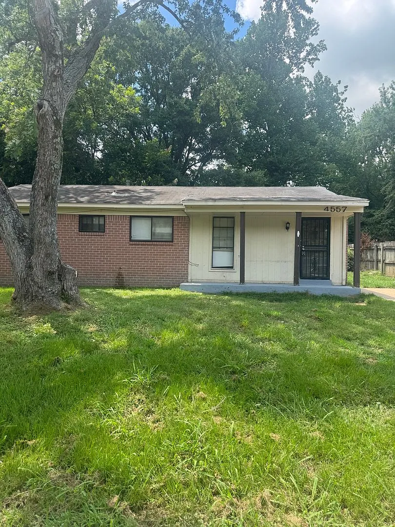 Welcome to 4557 Spring Valley Drive! — Photo 2