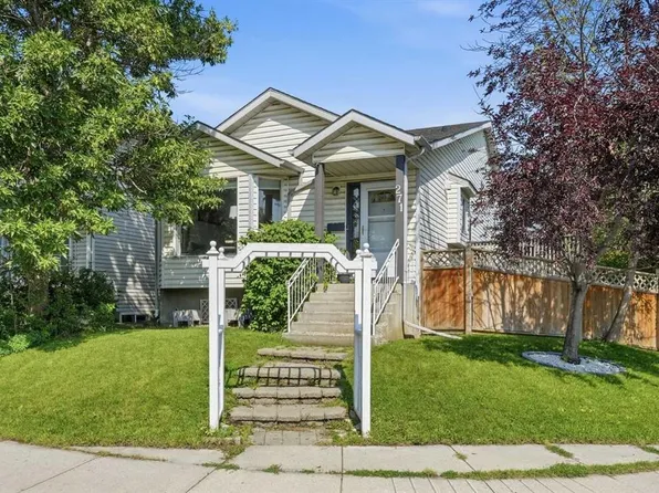 271 S Erin Meadow Close SE, Calgary, AB T2B 3E4