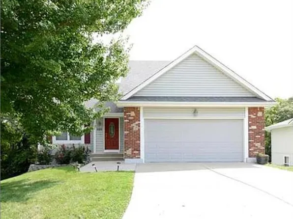 925 NE Barnes Dr, Lees Summit, MO 64086