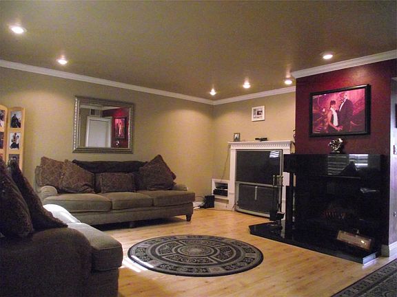 3rd image of 1651 S Juniper St Unit 149