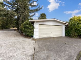 1600 Rhododendron Dr, Florence, OR 97439