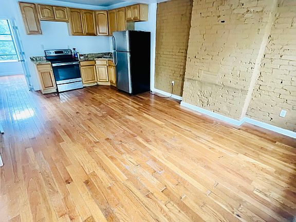 3rd image of 422 E 118th St #2