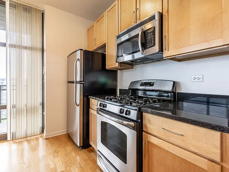 Astoria Tower — Photo 24