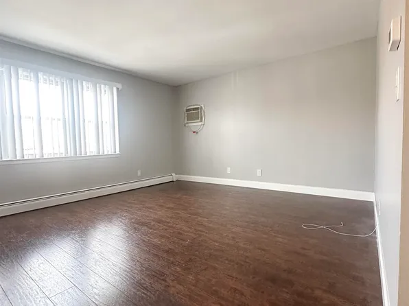 5708 Broadway image 7 of 11