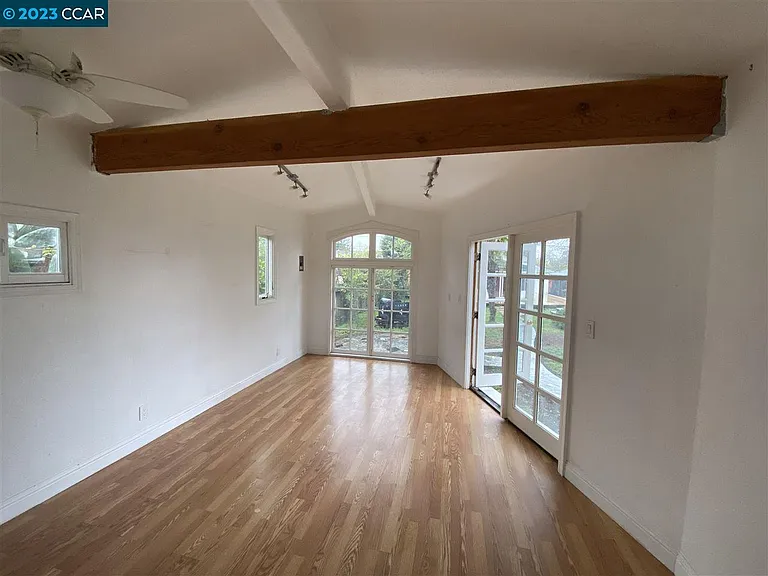 1414 San Carlos Ave — Photo 32