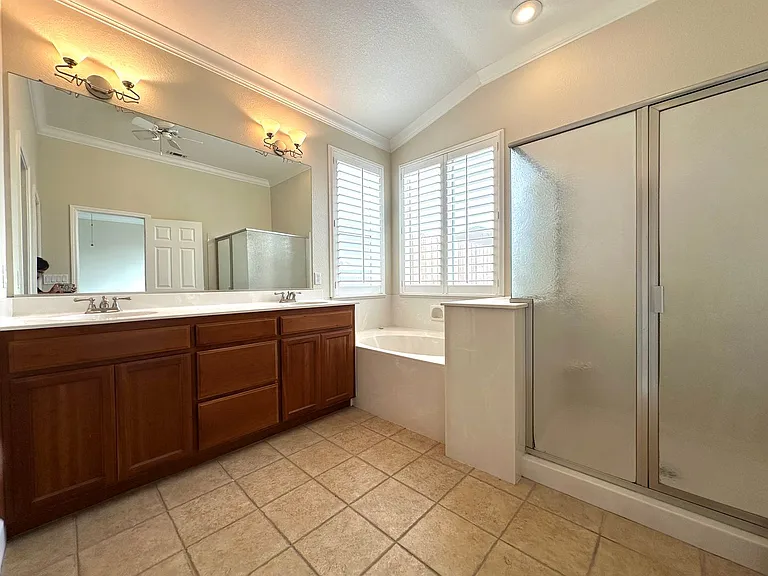 402 Albrecht St — Photo 22