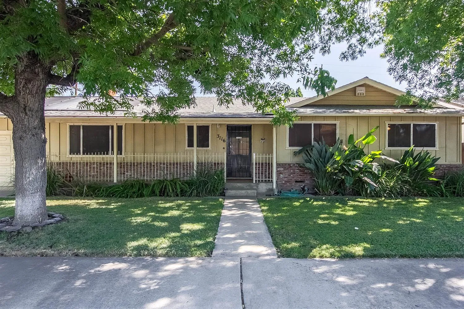 3116 Coventry Way photo 1