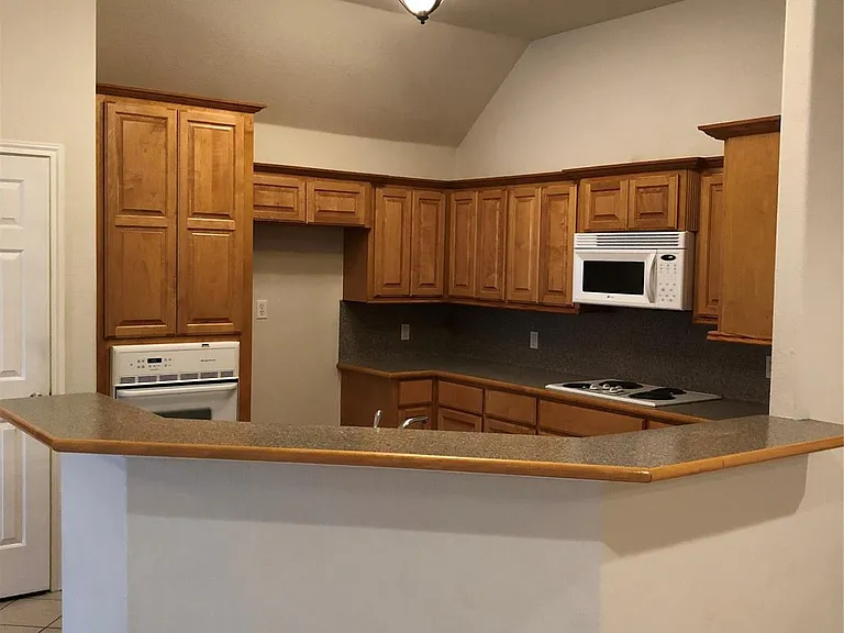 13322 Colton Ln — Photo 5