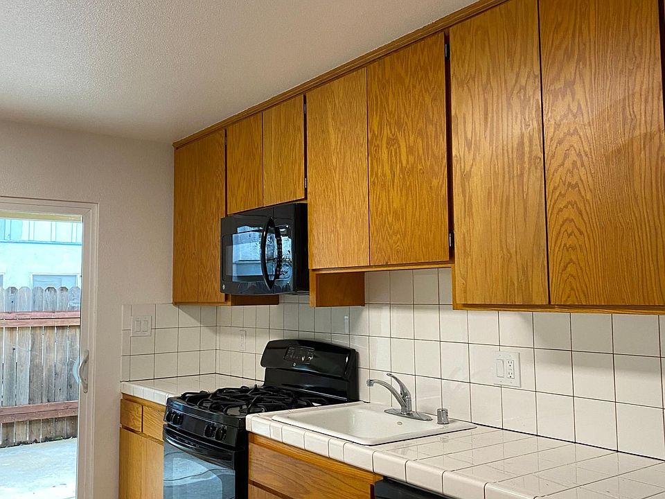 1st image of 784 Wesley Ave #3