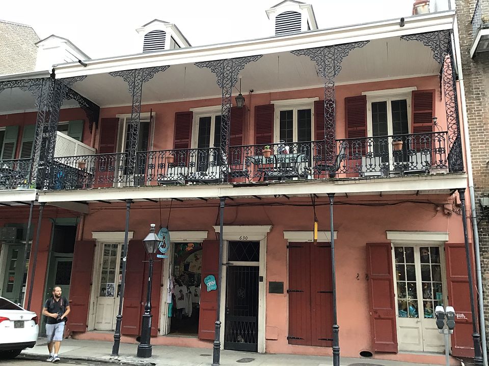 Front view of home