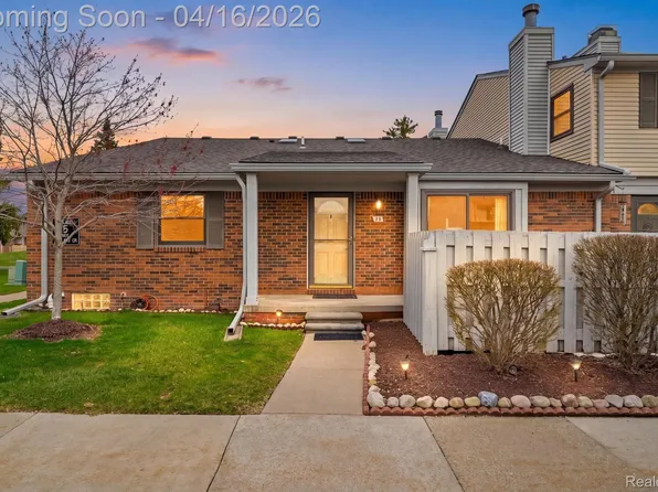1921 Vine Way Dr APT 35, Canton, MI 48188