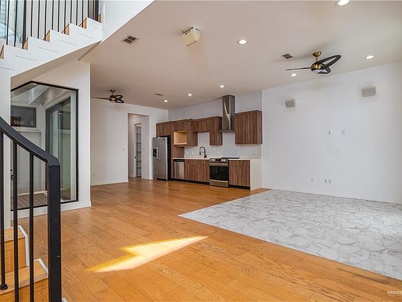 4th image of 915 Santa Lucia Dr