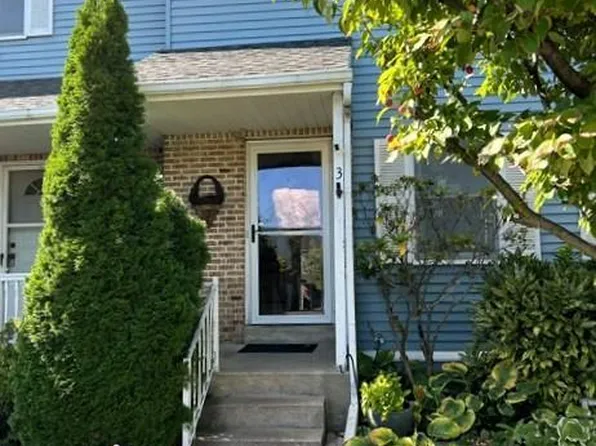 3 Bennington Ct, Easton, PA 18040