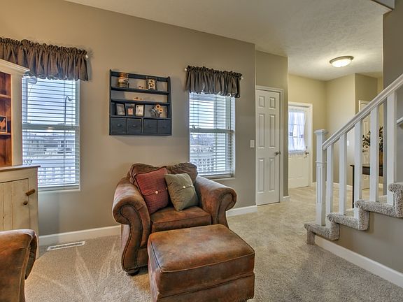 4th image of 202 Itan Dr
