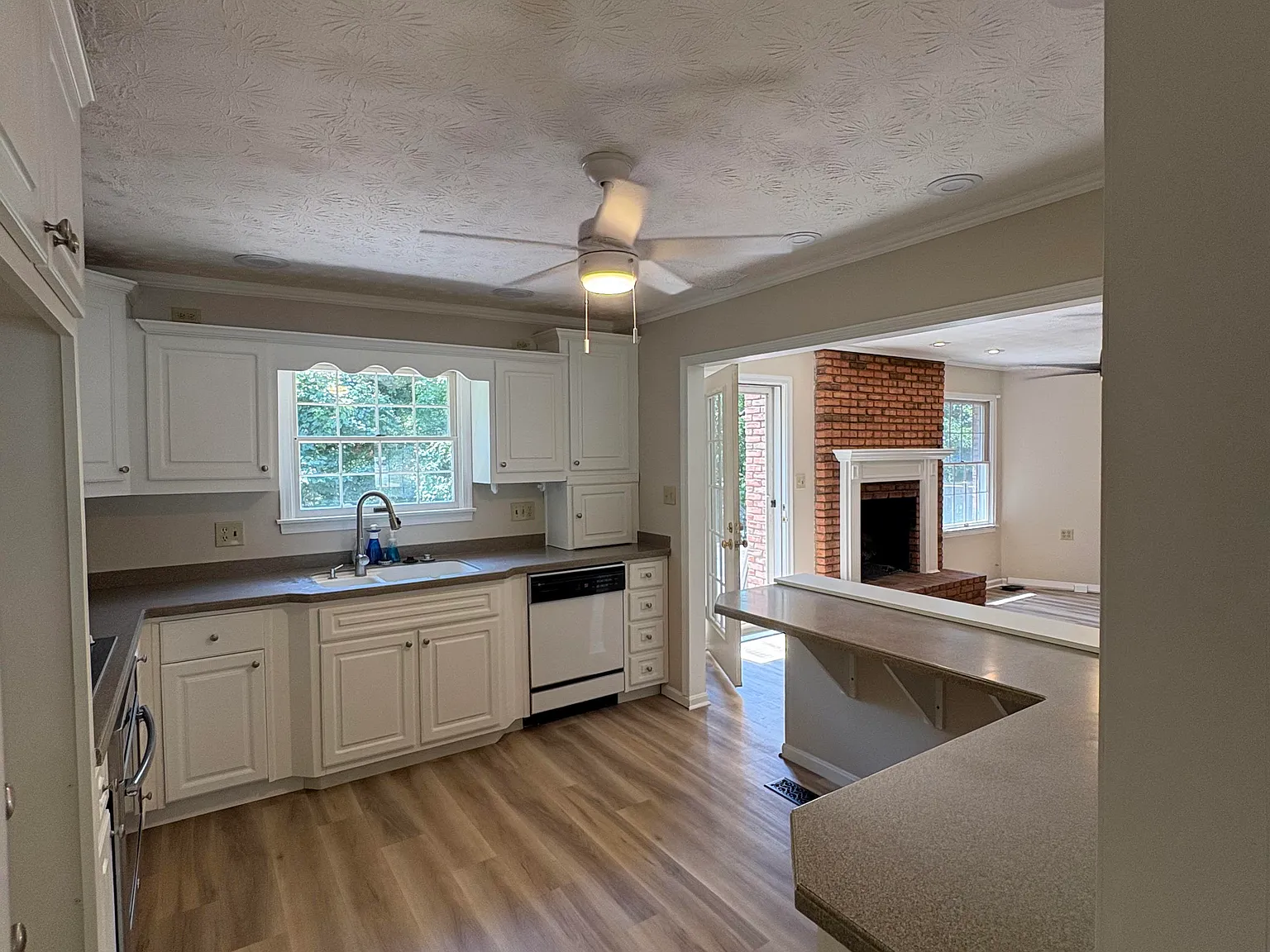 3 bed, 1482 sqft, $2,950 — Photo 3
