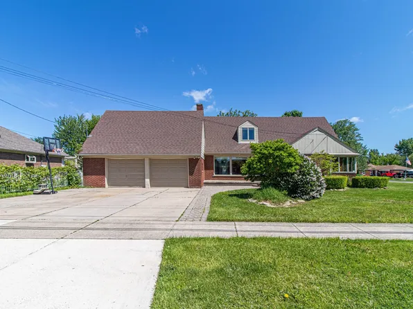 30007 Maison St, Saint Clair Shores, MI 48082