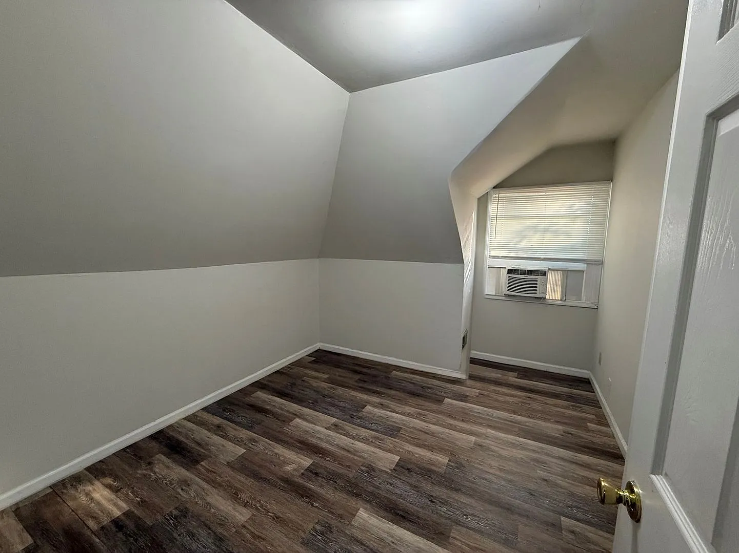 329-1 Lexington Ave 2 Bedroom Duplex with Bonus Room Available Fall 2027 — Photo 3