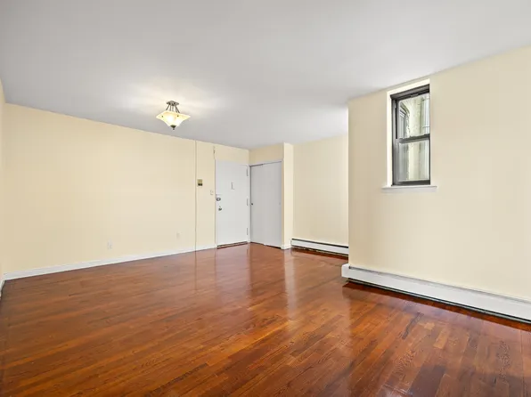 14-23 31st Avenue image 6 of 21