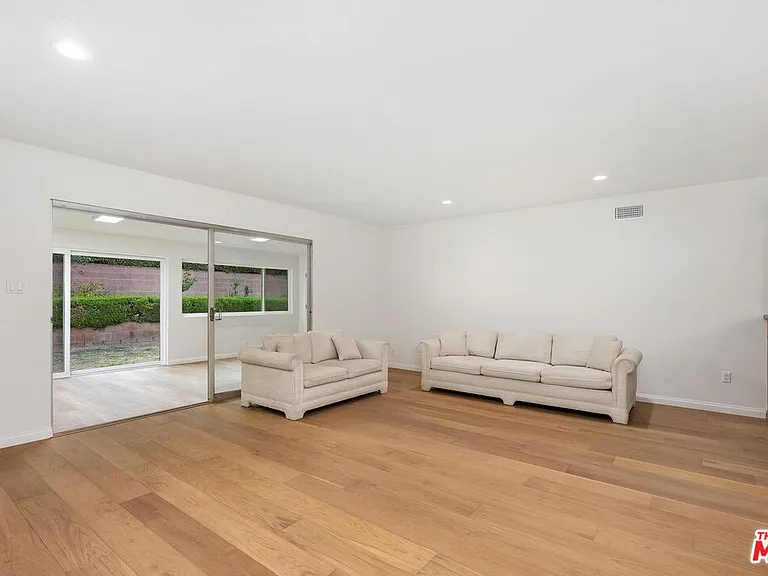 6204 S Corning Ave — Photo 6