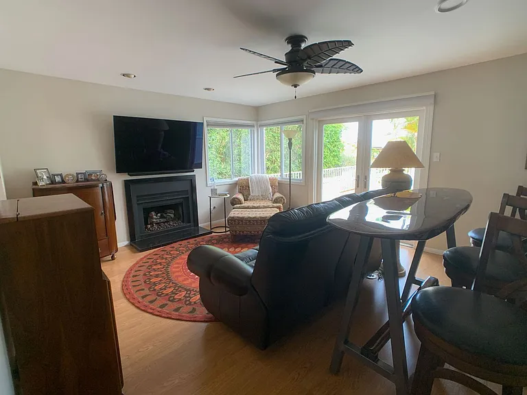 4462 Santa Monica Ave — Photo 14