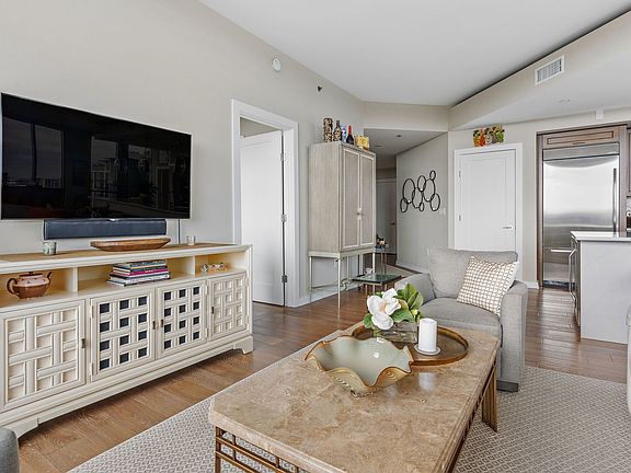 4th image of 900 20th Ave S APT 1502