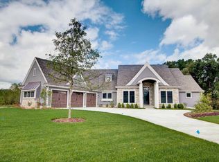 W248N2175 Kettle Cove Ct, Pewaukee, WI 53072