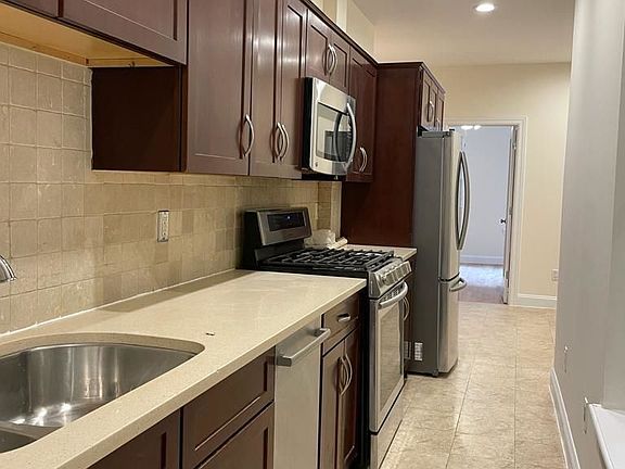 3rd image of 325 E 93rd St APT 2W