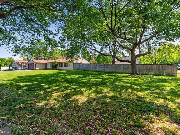 3rd image of 2739 Sprague Dr